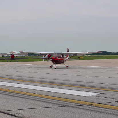 Prairie_Airshow_07-023 Hanhan waves as the return.