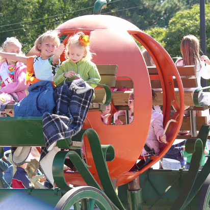 Pumpkin_Festival_2007-013 Little princesses riding their pumpkin coach.