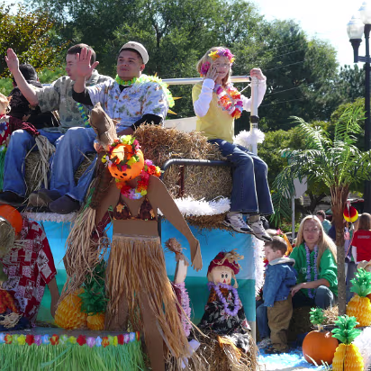 Pumpkin_Festival_2007-016 One of the many floats we saw. The theme was 'Pumpkins go Hawaiian'