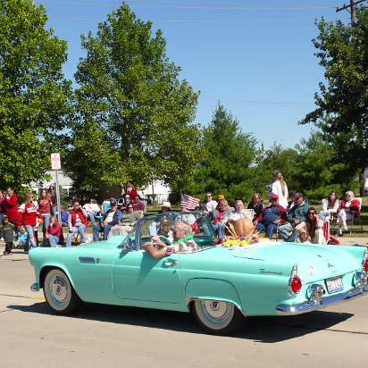 Pumpkin_Festival_2007-033 1955 Thunderbird from the back.
