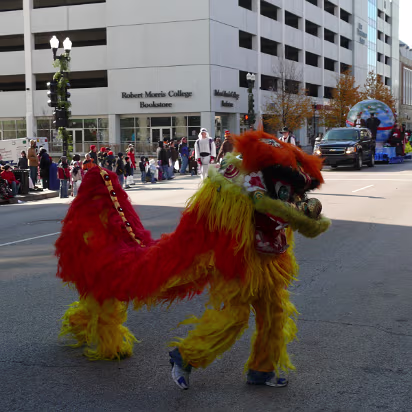 Santa_Claus_Parade_2007-018 A closeup of one lion.