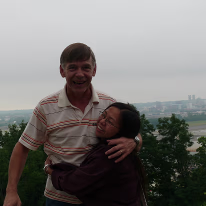 USA_Move-017 Gary & Hanhan are quite happy to be overlooking Peoria.