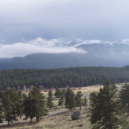 Rocky_Mountain_NP-021 You can tell its cold here, look at the grass and the clouds.