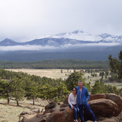 Rocky_Mountain_NP-027 Two happy people just starting their vacation!