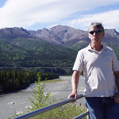 Alaska-037 Taking in the sights, so much to see here.