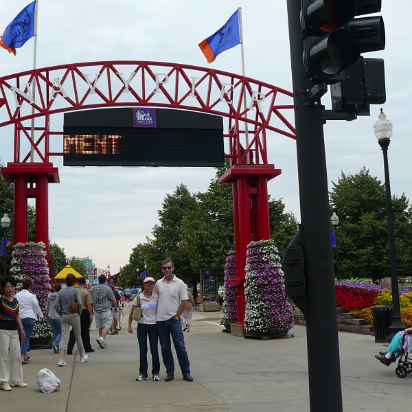 Chicago_2009-012 Gary & Hanhan go to Navy Pier