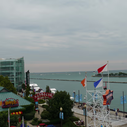 Chicago_2009-022 View of the lake from the ferris wheel