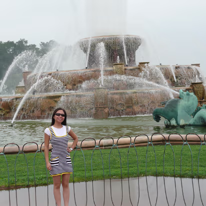 Chicago_Jul-_08-004 Hanhan closer to the fountain.