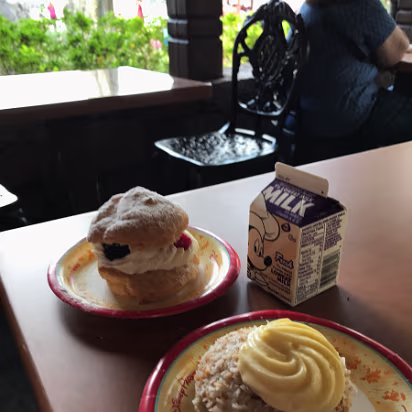 Florida_2017-024 I had the school bread, the one in the foreground. It is a traditional Norwegian treat. We always have milk, but not Mickey Milk!