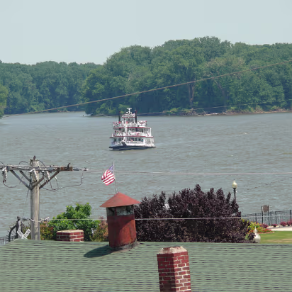 Hannibal-003 A steamboat on the Mississippi River.