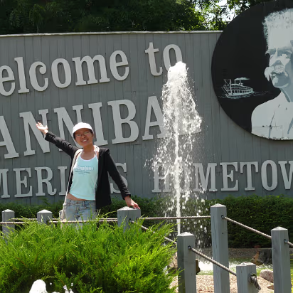 Hannibal-006 Hanhan welcomes you to Mark Twain's hometown.