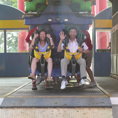 King's_Island-021 Ready to ride the Invertigo