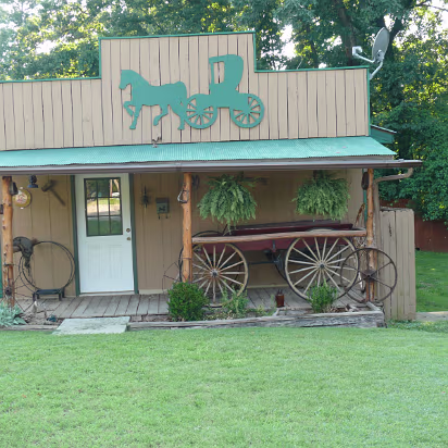 Missouri_2008-014 The carriage that the hotel is named for. Carriage Inn.
