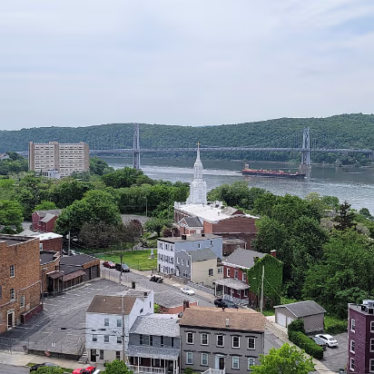 New_York_2021-004 The town with the Mid-Hudson bridge.