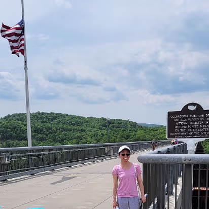 New_York_2021-007 Hanhan at the start of the pedestrian bridge over the Hudson.