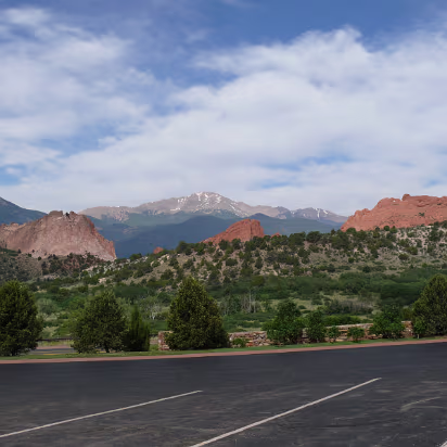 Colorado-024 Garden of the Gods, is impressive even from the road.