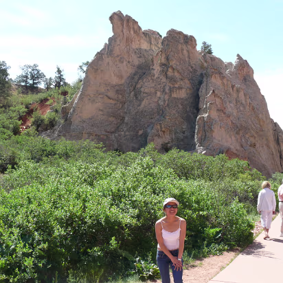 Colorado-046 Look at the thin layers behind Hanhan. Each just came up from the Earth.
