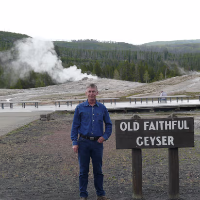 Yellowstone-050 Old faithful. And the geyser too.