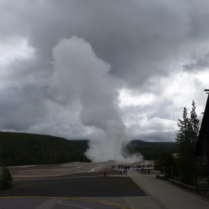 Yellowstone-056 Old Faithful certainly is. The prediction was for 9:50, and it is 9:50!