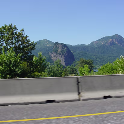 Oregon-002 A big rock column in the river.