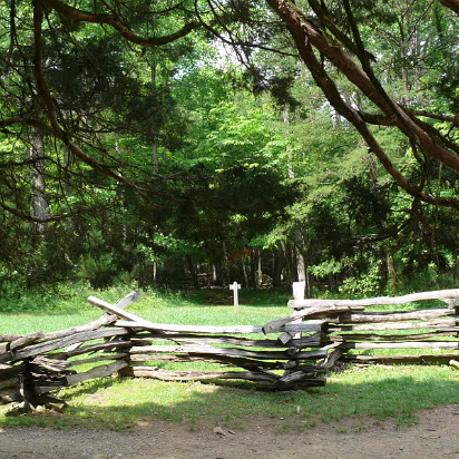 Tennessee-017 The cabin owner's grave. RIP John Oliver.